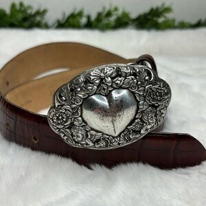 Enmon Belts Italian calfskin Sz medium belt with heart buckle